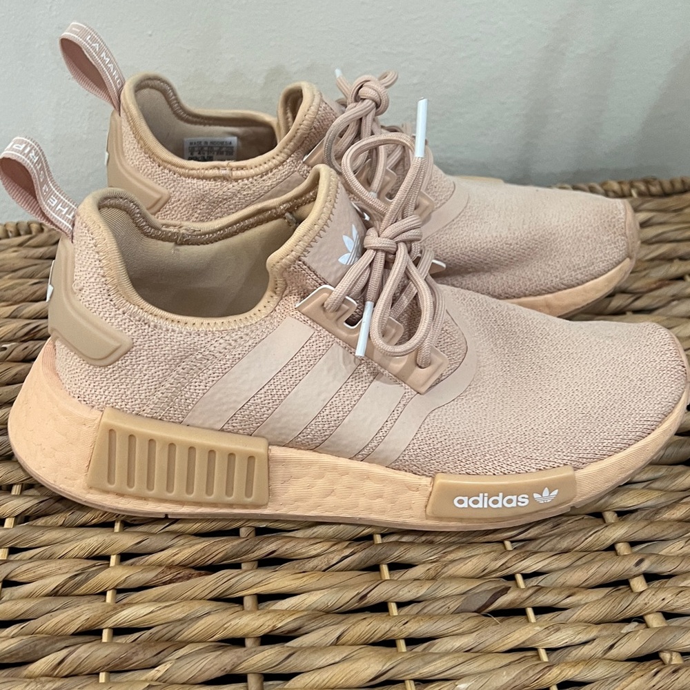 Adidas Blush Pink NMD_R1 sneakers